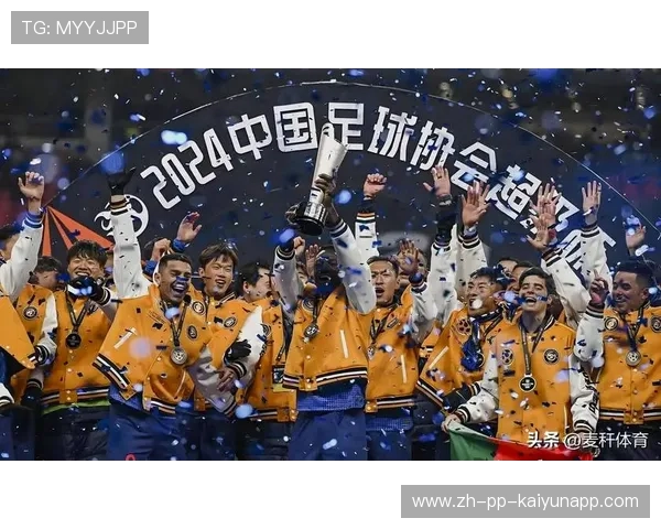 亚洲球队获得足球冠军，赛后欢呼雀跃，亚洲足球世界冠军